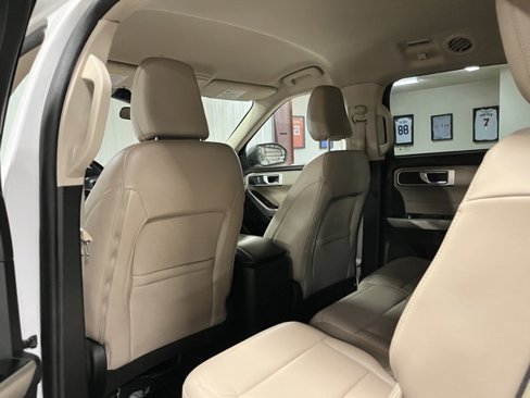 Used 2023 Ford Explorer XLT w/ Equipment Group 202A image 9