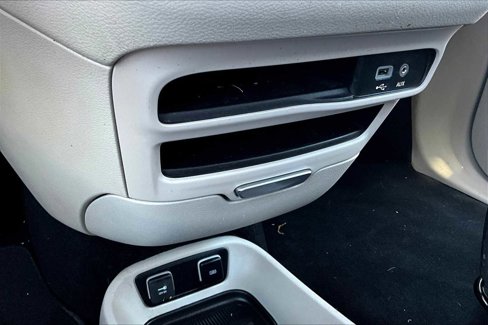 Used 2020 Chrysler Pacifica Touring-L image 26