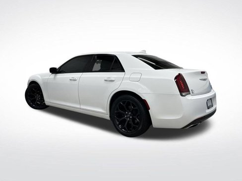 Used 2019 Chrysler 300 S image 3