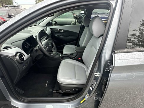 Used 2021 Hyundai Kona Limited w/ Cargo Package image 2