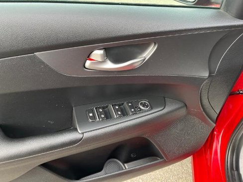 Used 2021 Kia Forte LXS image 7