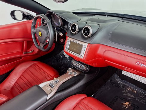 Certified 2014 Ferrari California image 24