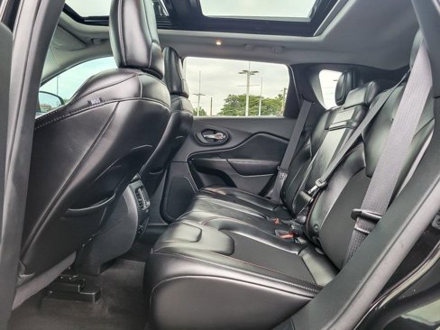 Used 2019 Jeep Cherokee Trailhawk w/ Comfort/Convenience Group image 11