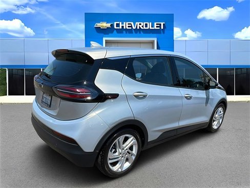 Used 2022 Chevrolet Bolt LT image 3