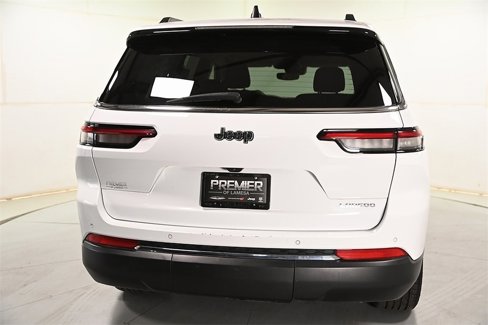 Used 2023 Jeep Grand Cherokee L Laredo image 7