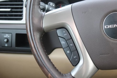 Used 2014 GMC Yukon XL Denali image 30