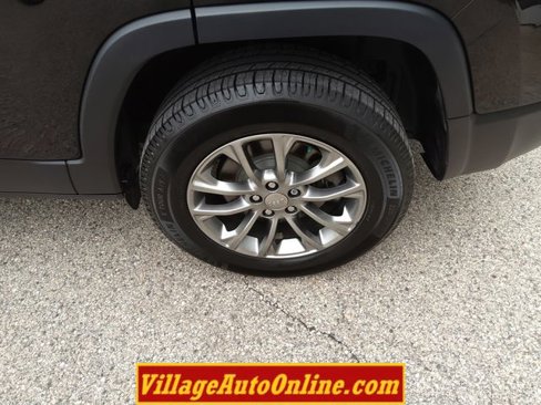 Used 2019 Jeep Cherokee Latitude Plus w/ Cold Weather Group image 10