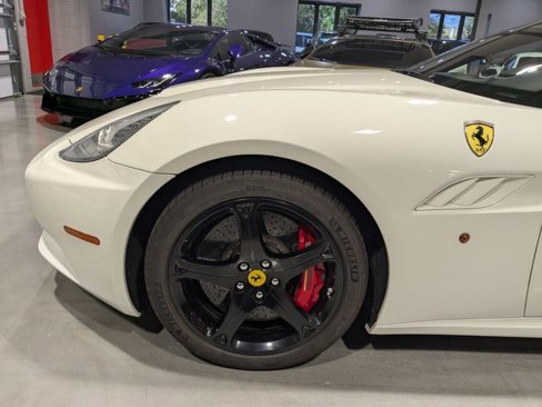 Used 2010 Ferrari California image 4