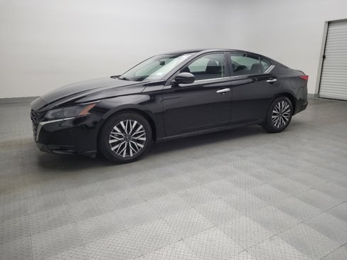 Used 2023 Nissan Altima 2.5 SV image 2