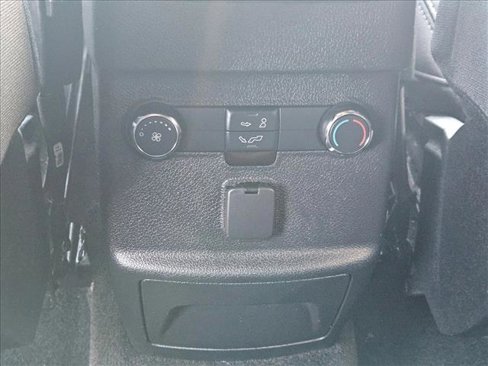 Used 2018 Ford Explorer XLT image 16