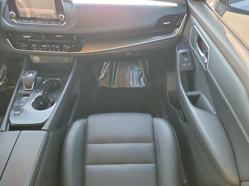 Used 2021 Nissan Rogue SV w/ Premium Package image 19