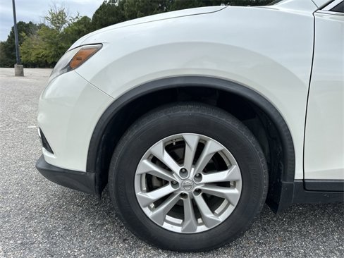 Used 2016 Nissan Rogue SV w/ SV Premium Package image 10