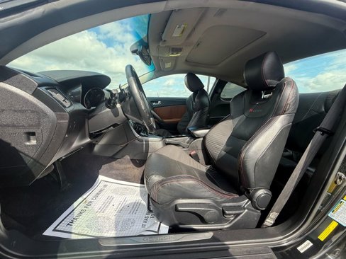Used 2012 Hyundai Genesis 3.8 image 8