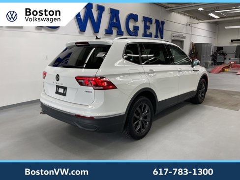 Used 2022 Volkswagen Tiguan SE w/ Panoramic Sunroof Package image 4