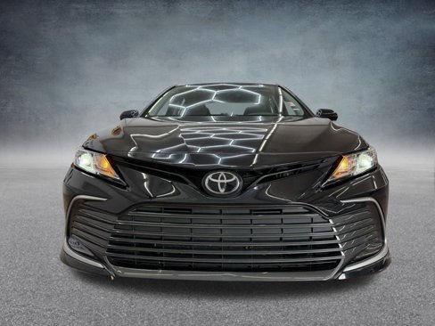 Used 2024 Toyota Camry LE image 3
