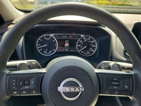 Used 2023 Nissan Rogue S image 23