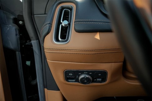 Used 2023 Aston Martin DBX image 31