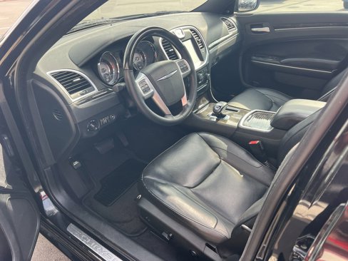Used 2013 Chrysler 300 C image 25