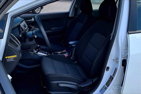 Used 2017 Kia Forte LX image 7