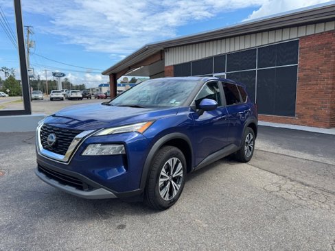 Used 2023 Nissan Rogue SV image 2