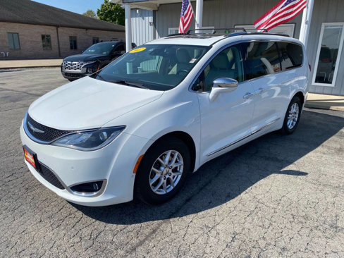 Used 2017 Chrysler Pacifica Limited w/ Advanced Safetytec Group image 3