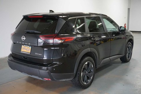 Used 2024 Nissan Rogue SV image 7