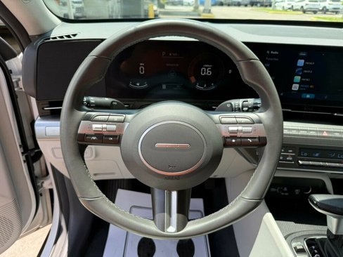 Used 2024 Hyundai Kona SEL image 5