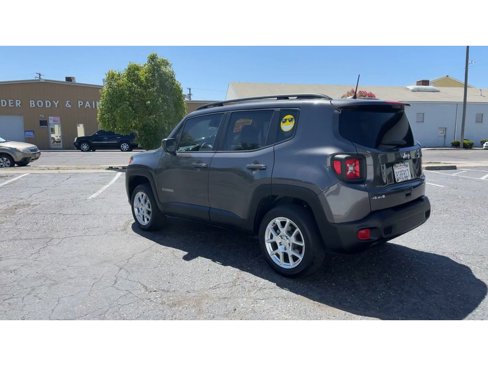 Used 2020 Jeep Renegade Latitude w/ Cold Weather Group image 9