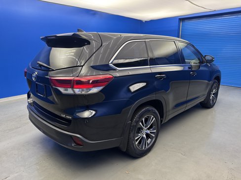 Used 2017 Toyota Highlander LE image 7
