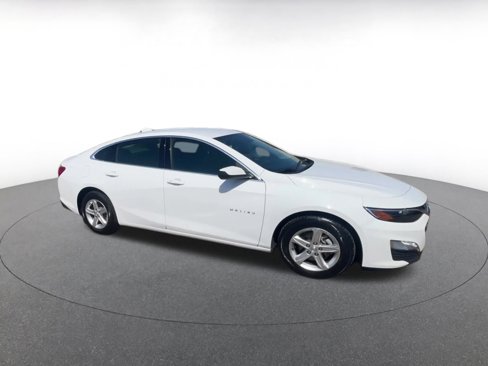 Used 2024 Chevrolet Malibu LT image 2