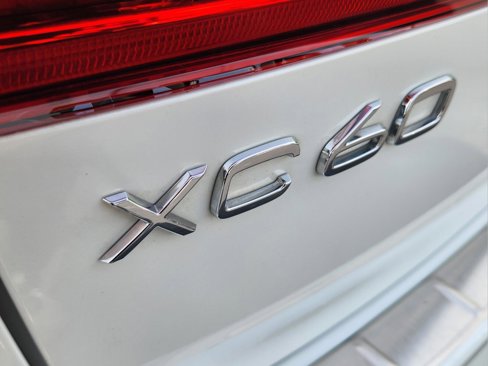 Used 2022 Volvo XC60 T8 R-Design w/ Advanced Package image 12