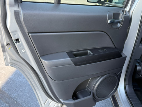 Used 2016 Jeep Patriot Latitude image 11