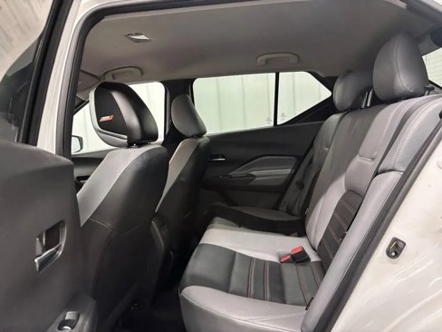 Used 2021 Nissan Kicks SR image 10