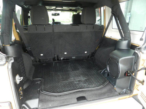 Used 2014 Jeep Wrangler Unlimited Sahara image 15