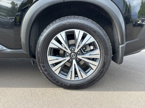 Used 2021 Nissan Rogue SV image 2