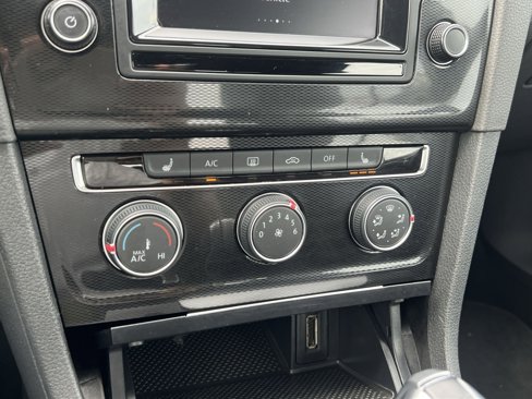 Used 2015 Volkswagen GTI SE image 22