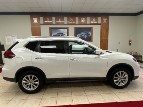 Used 2018 Nissan Rogue SV image 4