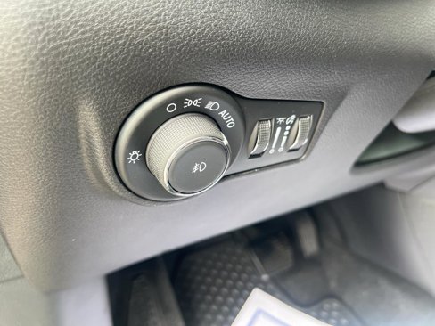 Used 2024 Jeep Compass Latitude w/ Convenience Group image 18