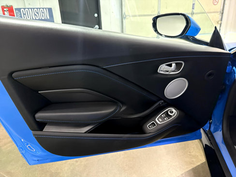 Used 2021 Aston Martin V8 Vantage Roadster image 23