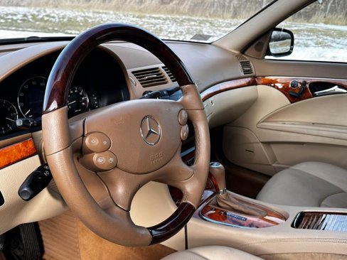 Used 2009 Mercedes-Benz E 350 4MATIC Sedan image 21
