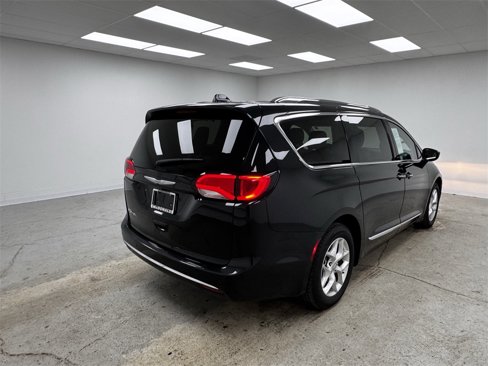 Used 2017 Chrysler Pacifica Touring-L Plus image 5
