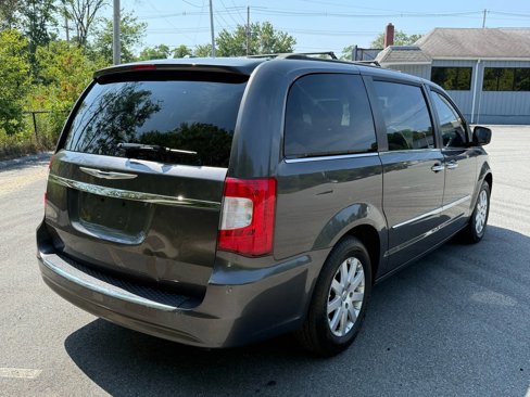 Used 2015 Chrysler Town & Country Touring w/ Driver Convenience Group image 5