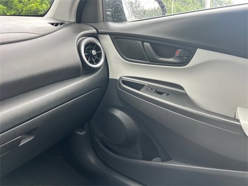 Used 2022 Hyundai Kona SEL image 19