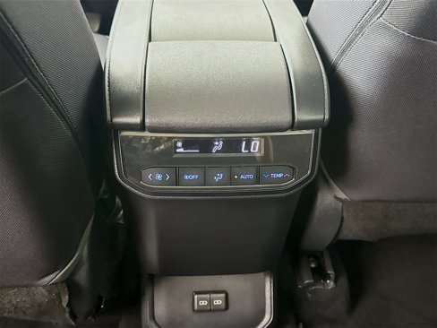 Used 2022 Toyota Highlander LE image 23