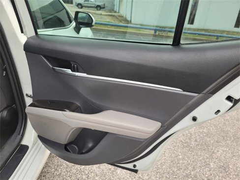 Used 2023 Toyota Camry LE image 10