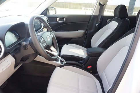 New 2025 Hyundai Venue SEL image 18