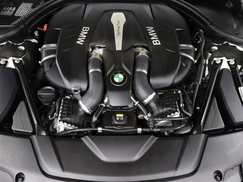 Used 2016 BMW 750i xDrive image 31