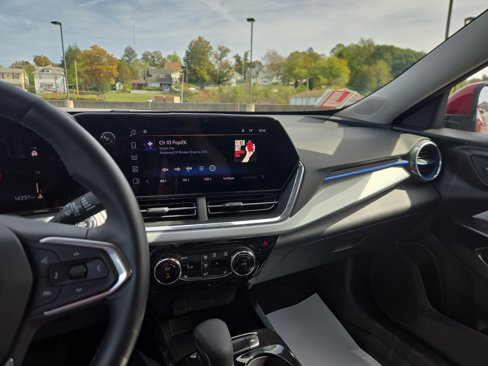 Used 2025 Chevrolet Trax LT w/ Driver Confidence Package image 22