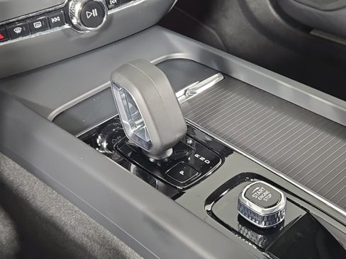 Certified 2025 Volvo S60 B5 Core image 23