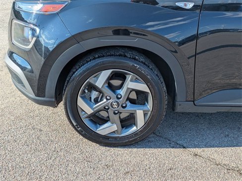 Used 2023 Hyundai Venue SEL image 10